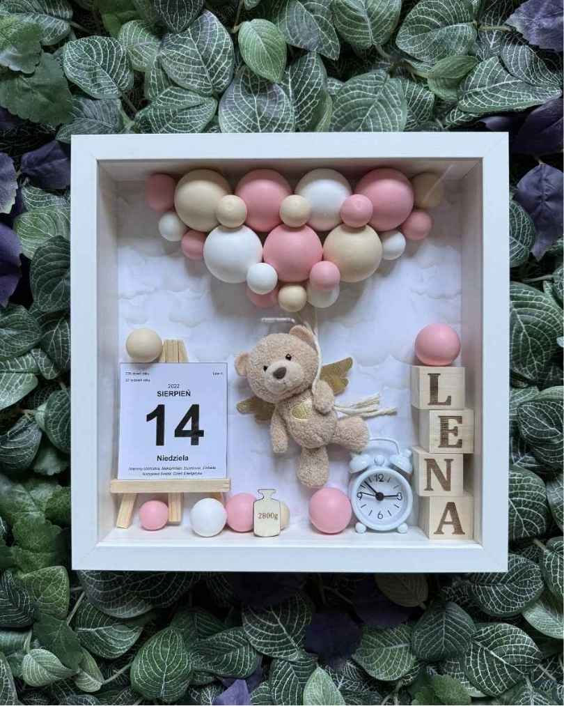 Metryczka w ramce z latającym misiem