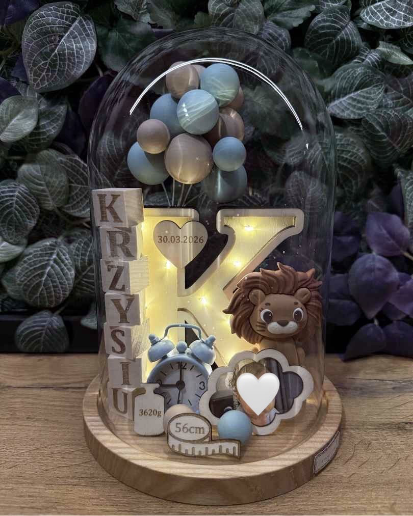 Metryczka ze świecącą literką i zdjęciem